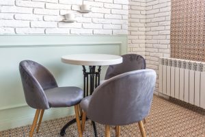 Stylowy salon od podstaw: Porady dotyczące aranżacji i wyboru mebli