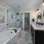 Jak wybrać płytki ścienne do łazienki w Warszawie, żeby nie żałować po remoncie